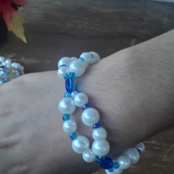 Womans Handmade Minimalist Beaded Cream & Blue Pearl Bracelet - Picture 1 of 13